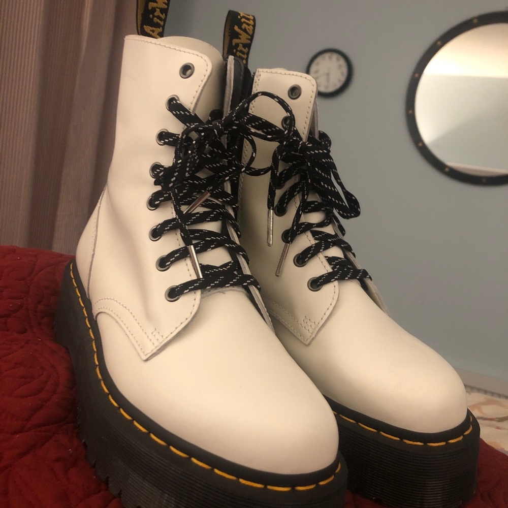 Dr Marten Jadon